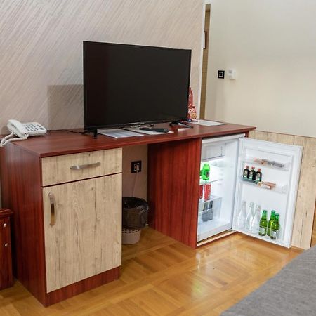 Hotel Kutko Pancevo Ngoại thất bức ảnh