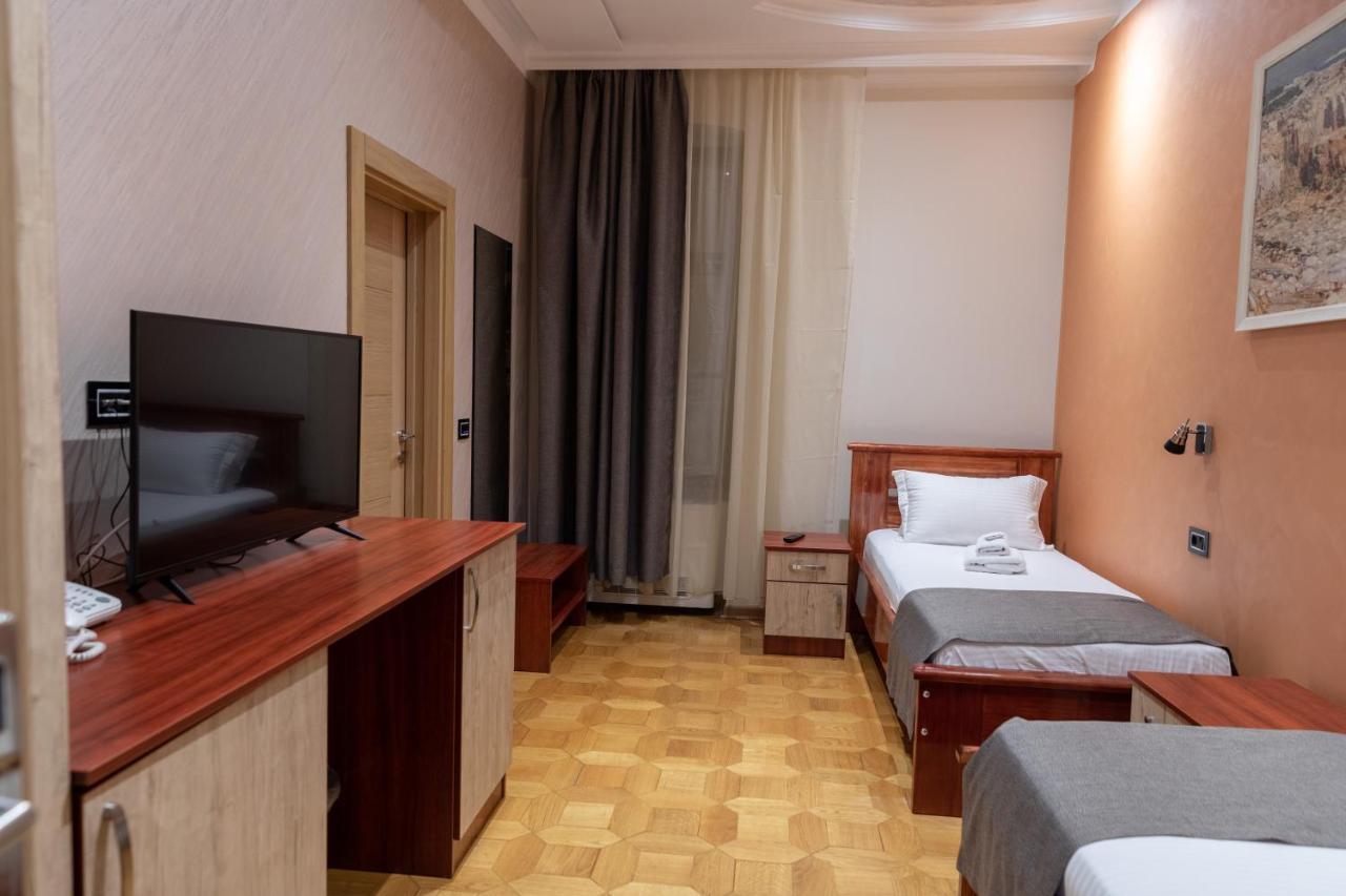 Hotel Kutko Pancevo Ngoại thất bức ảnh