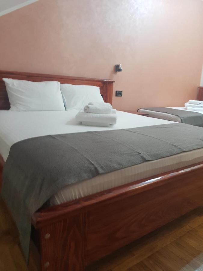 Hotel Kutko Pancevo Ngoại thất bức ảnh