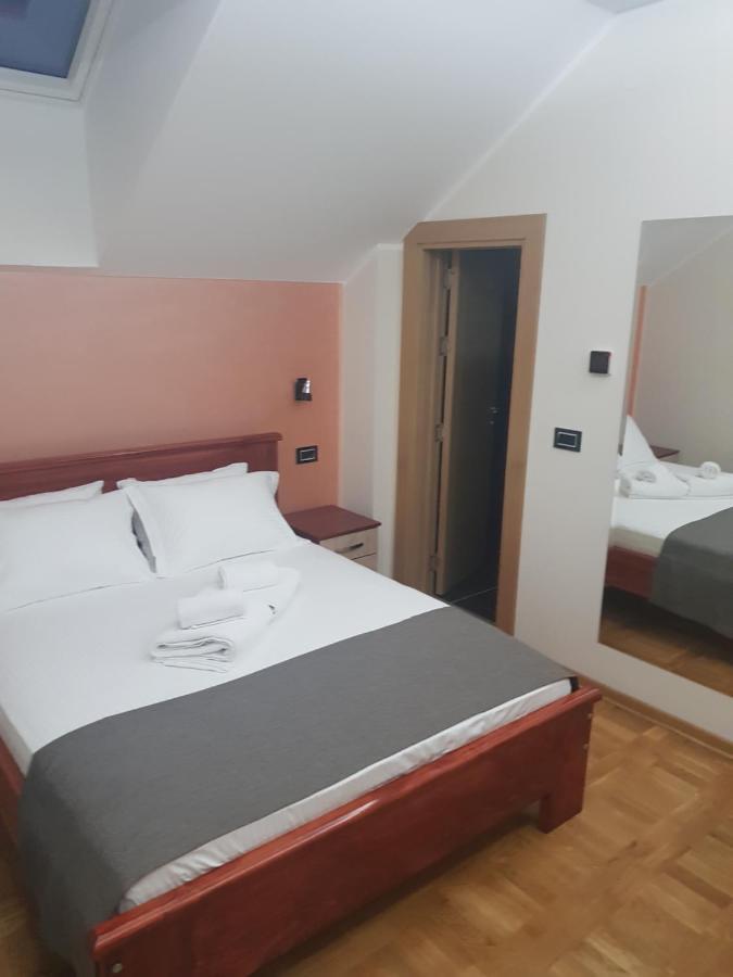Hotel Kutko Pancevo Ngoại thất bức ảnh